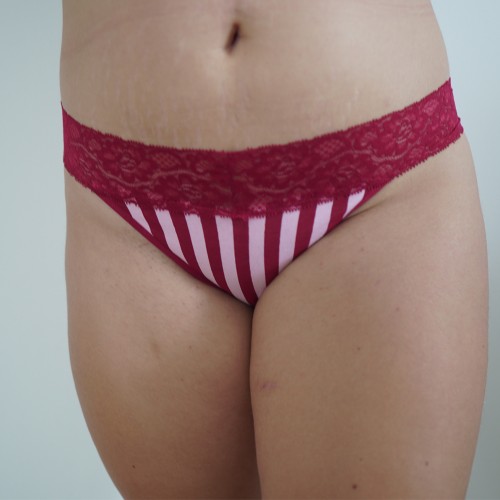 String Tanga mit Spitze...